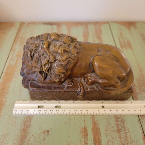 Vintage Universal Statuary Cast Lion Sculpture – Mid-Century Bronze Finish - Picture 11 of 12